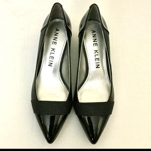 Ann Klein 8.5M kitten heels